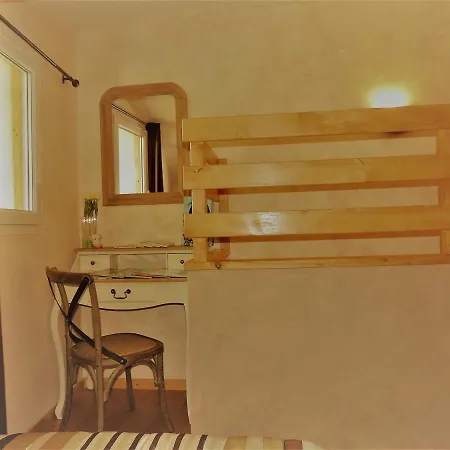 D'hotes La Dorgisane Bed and Breakfast