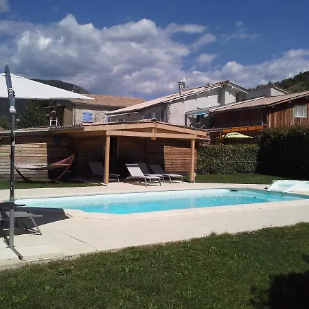 D'hotes La Dorgisane 住宿加早餐酒店