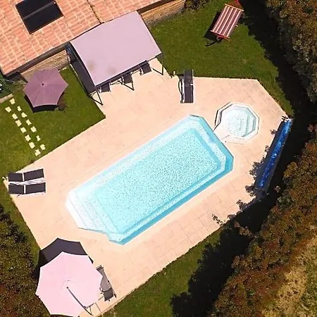 D'hotes La Dorgisane Bed & Breakfast 3*