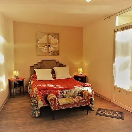 D'hotes La Dorgisane Bed & Breakfast