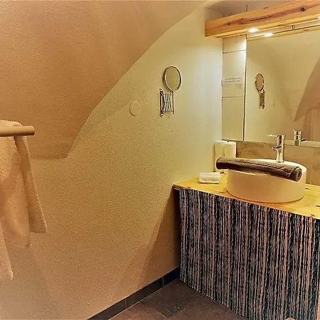D'hotes La Dorgisane Bed & Breakfast