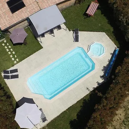 D'hotes La Dorgisane 住宿加早餐酒店 3*